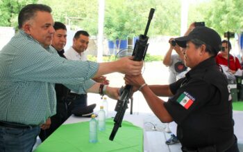 Alcalde David Medina entregó armamento a Policía Municipal