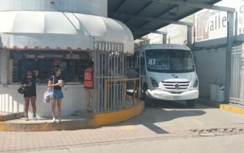 Tres hombres roban celulares en la zona centro