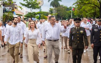 Más de 4 mil 500 personas participaron en el desfile en Ciudad Valles