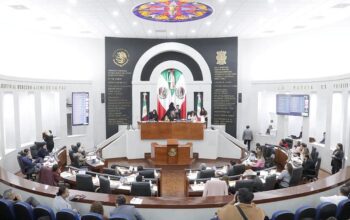 Congreso de San Luis Potosí prohíbe venta de medicamentos con receta a menores de edad