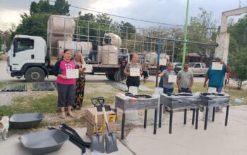Entregan 70 paquetes de materiales a familias de Laguna del Mante y Mujeres en Solidaridad