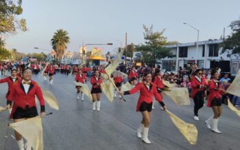FENAHUAP 2026 inicia con desfile lleno de color y gran participación familiar