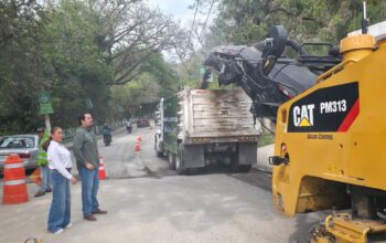 Rehabilitan camino Comoca-Axtla para mejorar la conectividad en la Huasteca
