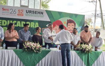 Reconocen a educadoras y educadores en su día en Ciudad Valles