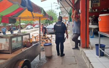 Policía Municipal retira objetos que obstruían la vía pública en periferia del Hospital General