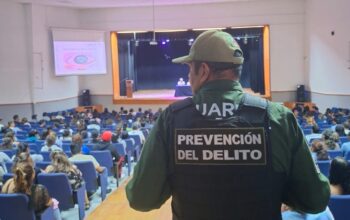 Unidad de Prevención del delito de la GCE capacita a familias y docentes sobre riesgos digitales