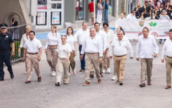 Ciudad Valles conmemora el Día del Trabajo con desfile de 2 mil participantes