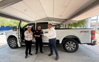 Entrega David Medina dos patrullas blindadas para reforzar la seguridad en Ciudad Valles