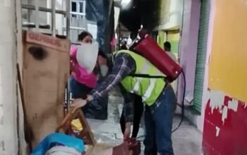 Fumigan mercados municipales para reforzar medidas sanitarias en Ciudad Valles