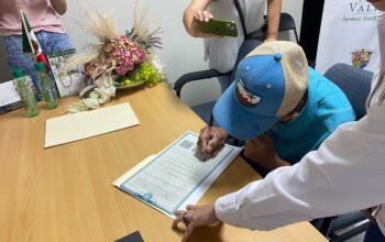 Obtienen identidad jurídica dos vallenses mediante registros extemporáneos