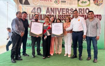 Reconocen 40 años de servicio de la Biblioteca ISSSTE-Ayuntamiento y la trayectoria de Alejandrina Rodríguez Lucero