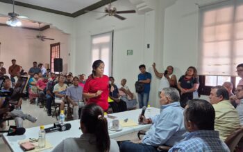 Comerciantes de la zona de mercados dialogan con alcalde por reordenamiento