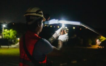 Más colonias de Ciudad Valles cuentan con calles mejor iluminadas