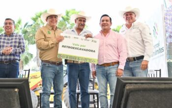 Gallardo anuncia subsidios para ganado y entrega de más de 100 tractores