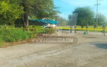 Hallan a joven asesinado a balazos en entronque de Tamuín