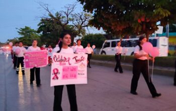 Más de 2 mil 500 personas se unen a la Marcha Rosa en Ciudad Valles