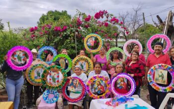 Más de 200 personas participan en talleres de elaboración de coronas para Día de Muertos en Ciudad Valles
