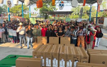 Gallardo cumple compromiso con secundaria de La Pimienta; reciben 20 computadoras
